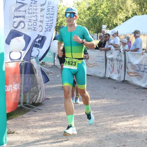 07.09.2025 - 19. Norderstedt Triathlon Luisa Fischer http://msf.ph/oto/8738556 07.09.2025 16:47:58 Ziel 1489, 1623, 1628 meine-sportfotos.de
