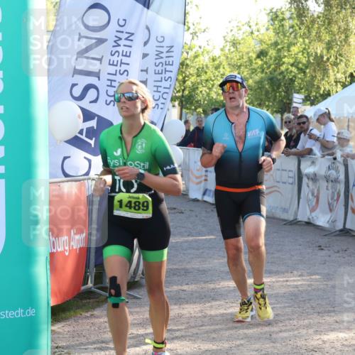 07.09.2025 - 19. Norderstedt Triathlon Luisa Fischer http://msf.ph/oto/8738596 07.09.2025 16:48:00 Ziel 1489, 1623, 1628 meine-sportfotos.de