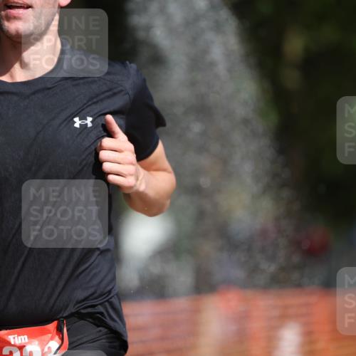 07.09.2025 - 19. Norderstedt Triathlon Michael Strokosch http://msf.ph/oto/8738634 07.09.2025 11:50:08 Laufen 1323 meine-sportfotos.de