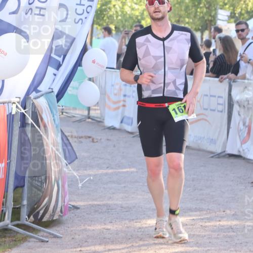 07.09.2025 - 19. Norderstedt Triathlon Luisa Fischer http://msf.ph/oto/8738677 07.09.2025 16:48:34 Ziel 1074, 1618 meine-sportfotos.de