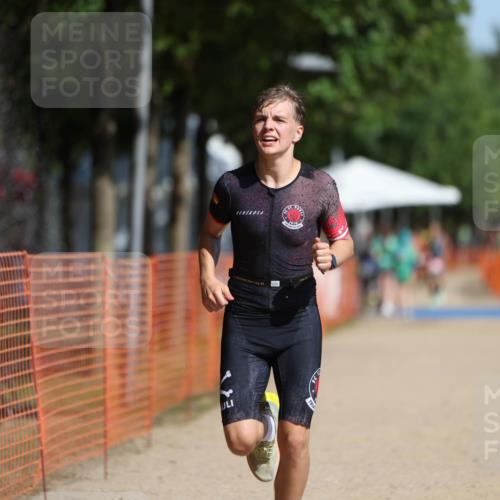 07.09.2025 - 19. Norderstedt Triathlon Michael Strokosch http://msf.ph/oto/8738714 07.09.2025 11:50:22 Laufen 1156 meine-sportfotos.de