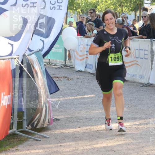 07.09.2025 - 19. Norderstedt Triathlon Luisa Fischer http://msf.ph/oto/8738756 07.09.2025 16:48:47 Ziel 1077, 1093 meine-sportfotos.de