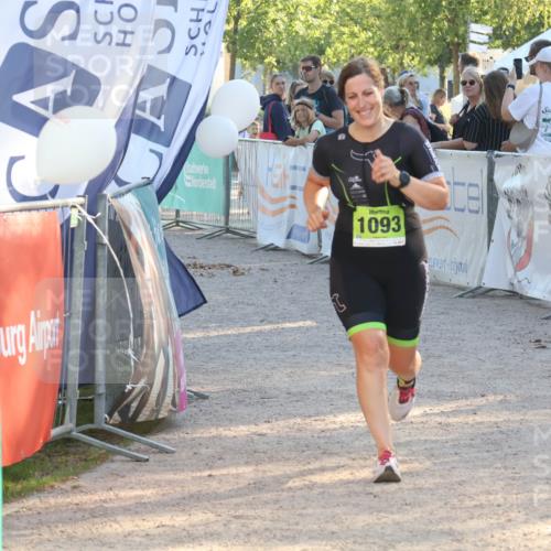 07.09.2025 - 19. Norderstedt Triathlon Luisa Fischer http://msf.ph/oto/8738760 07.09.2025 16:48:48 Ziel 1077, 1093 meine-sportfotos.de