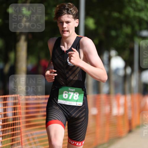 07.09.2025 - 19. Norderstedt Triathlon Michael Strokosch http://msf.ph/oto/8738853 07.09.2025 10:54:47 Laufen 99, 676, 678 meine-sportfotos.de