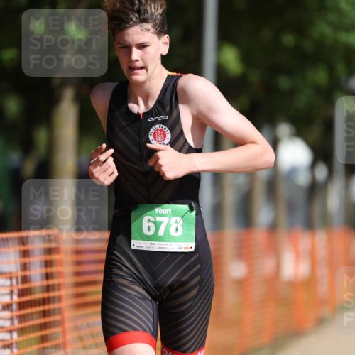 07.09.2025 - 19. Norderstedt Triathlon Michael Strokosch http://msf.ph/oto/8738863 07.09.2025 10:54:47 Laufen 99, 676, 678 meine-sportfotos.de
