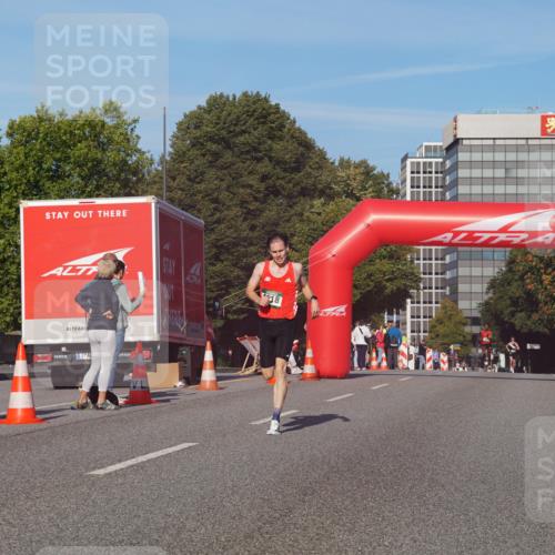 07.09.2025 - BARMER Alsterlauf Yannick Fuchs http://msf.ph/oto/8738904 07.09.2025 09:25:54 Laufen 18 meine-sportfotos.de