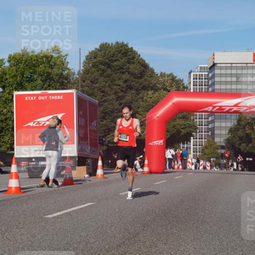 07.09.2025 - BARMER Alsterlauf Yannick Fuchs http://msf.ph/oto/8738917 07.09.2025 09:25:54 Laufen 4118 meine-sportfotos.de