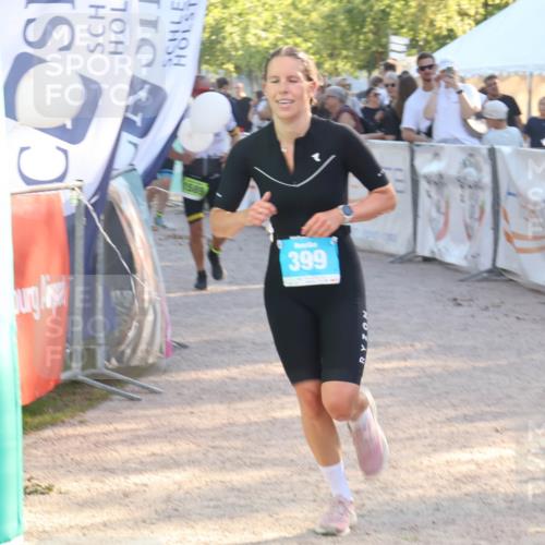 07.09.2025 - 19. Norderstedt Triathlon Luisa Fischer http://msf.ph/oto/8738929 07.09.2025 16:49:03 Ziel 399, 1575, 1589 meine-sportfotos.de