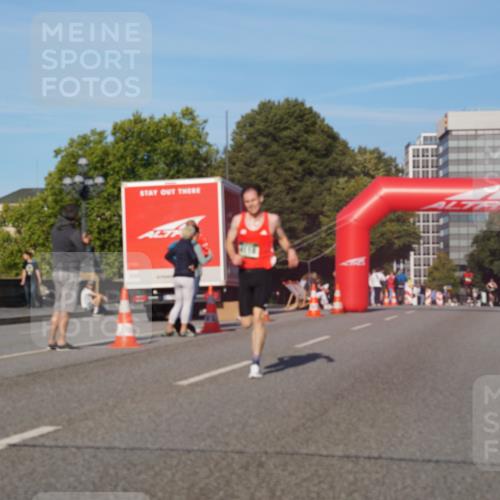 07.09.2025 - BARMER Alsterlauf Yannick Fuchs http://msf.ph/oto/8738971 07.09.2025 09:25:55 Laufen  meine-sportfotos.de