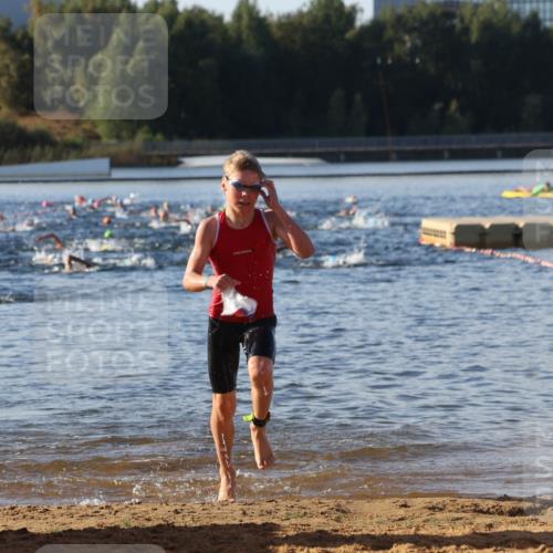 07.09.2025 - 19. Norderstedt Triathlon Luisa Fischer http://msf.ph/oto/8739127 07.09.2025 09:28:41 Schwimmen 557, 583 meine-sportfotos.de