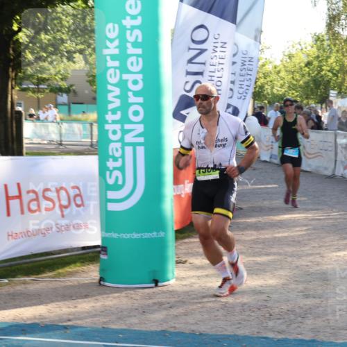 07.09.2025 - 19. Norderstedt Triathlon Luisa Fischer http://msf.ph/oto/8739135 07.09.2025 16:49:25 Ziel 387, 1053, 1588 meine-sportfotos.de