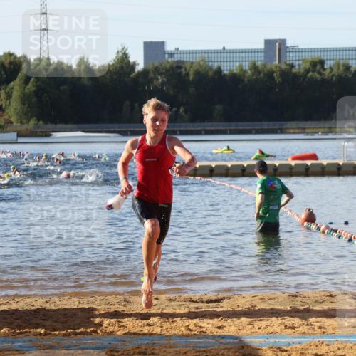 07.09.2025 - 19. Norderstedt Triathlon Luisa Fischer http://msf.ph/oto/8739141 07.09.2025 09:28:42 Schwimmen 583 meine-sportfotos.de