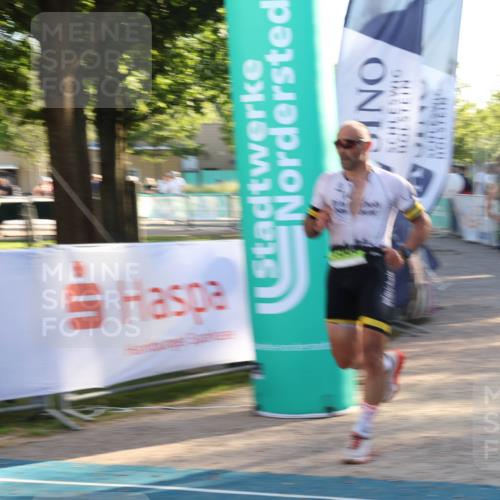 07.09.2025 - 19. Norderstedt Triathlon Luisa Fischer http://msf.ph/oto/8739142 07.09.2025 16:49:25 Ziel 387, 1053, 1588 meine-sportfotos.de