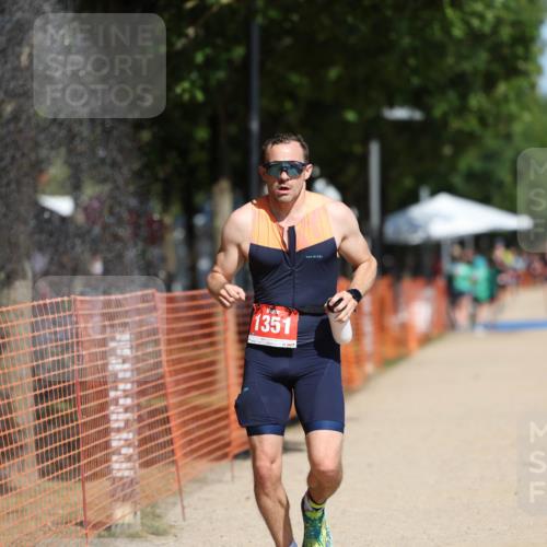 07.09.2025 - 19. Norderstedt Triathlon Michael Strokosch http://msf.ph/oto/8739156 07.09.2025 12:29:39 Laufen 186, 1350, 1351 meine-sportfotos.de