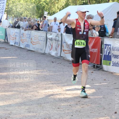 07.09.2025 - 19. Norderstedt Triathlon Luisa Fischer http://msf.ph/oto/8739184 07.09.2025 16:49:37 Ziel 1574 meine-sportfotos.de