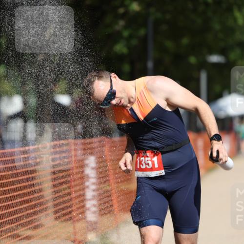 07.09.2025 - 19. Norderstedt Triathlon Michael Strokosch http://msf.ph/oto/8739210 07.09.2025 12:29:40 Laufen 1350, 1351 meine-sportfotos.de