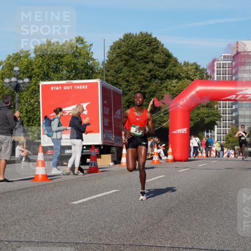 07.09.2025 - BARMER Alsterlauf Yannick Fuchs http://msf.ph/oto/8739285 07.09.2025 09:26:04 Laufen 292 meine-sportfotos.de