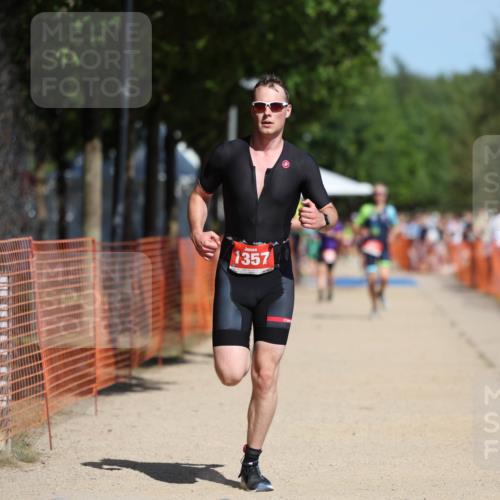 07.09.2025 - 19. Norderstedt Triathlon Michael Strokosch http://msf.ph/oto/8739300 07.09.2025 12:29:58 Laufen 279, 1357 meine-sportfotos.de