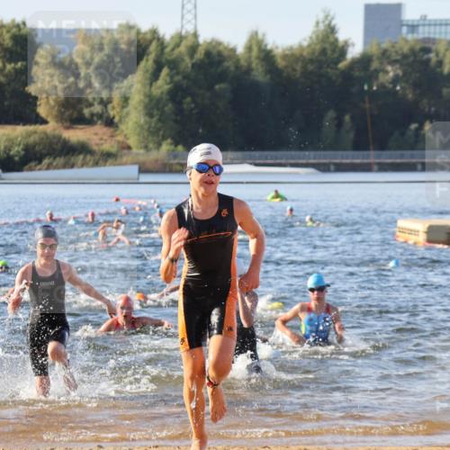 07.09.2025 - 19. Norderstedt Triathlon Luisa Fischer http://msf.ph/oto/8739310 07.09.2025 09:29:19 Schwimmen 562, 570, 586, 594, 600, 604, 613 meine-sportfotos.de