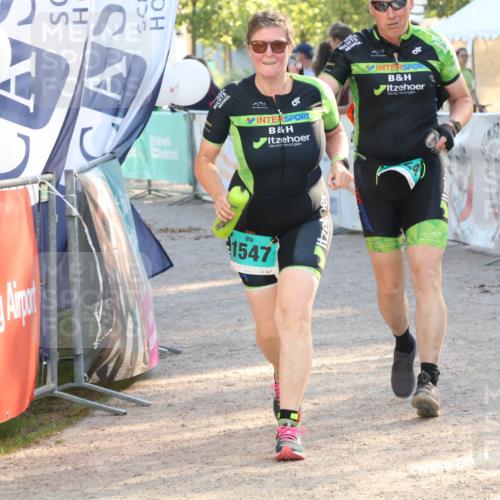 07.09.2025 - 19. Norderstedt Triathlon Luisa Fischer http://msf.ph/oto/8739333 07.09.2025 16:50:45 Ziel 1524, 1547 meine-sportfotos.de