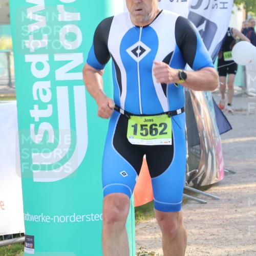 07.09.2025 - 19. Norderstedt Triathlon Luisa Fischer http://msf.ph/oto/8739403 07.09.2025 16:50:51 Ziel 1524, 1547, 1562 meine-sportfotos.de