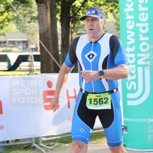 07.09.2025 - 19. Norderstedt Triathlon Luisa Fischer http://msf.ph/oto/8739433 07.09.2025 16:50:52 Ziel 1524, 1547, 1562 meine-sportfotos.de
