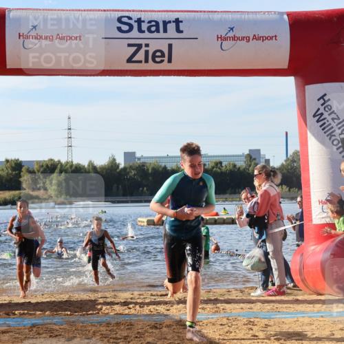 07.09.2025 - 19. Norderstedt Triathlon Luisa Fischer http://msf.ph/oto/8739442 07.09.2025 09:29:27 Schwimmen 554, 562, 563, 567, 570, 588, 591, 604, 606, 613 meine-sportfotos.de