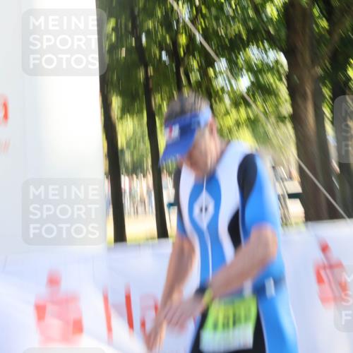 07.09.2025 - 19. Norderstedt Triathlon Luisa Fischer http://msf.ph/oto/8739452 07.09.2025 16:50:53 Ziel 1524, 1547, 1562 meine-sportfotos.de