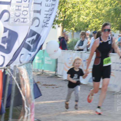 07.09.2025 - 19. Norderstedt Triathlon Luisa Fischer http://msf.ph/oto/8739458 07.09.2025 16:50:55 Ziel 1559, 1562 meine-sportfotos.de