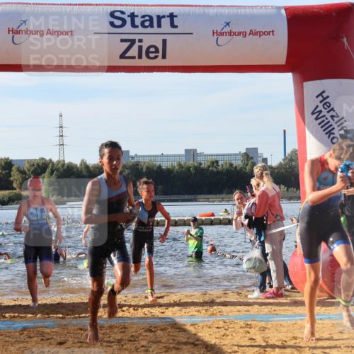 07.09.2025 - 19. Norderstedt Triathlon Luisa Fischer http://msf.ph/oto/8739477 07.09.2025 09:29:29 Schwimmen 554, 562, 563, 567, 570, 588, 591, 604, 606, 613 meine-sportfotos.de