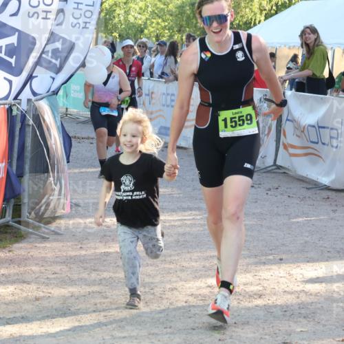 07.09.2025 - 19. Norderstedt Triathlon Luisa Fischer http://msf.ph/oto/8739495 07.09.2025 16:50:58 Ziel 1061, 1424, 1559, 1562 meine-sportfotos.de