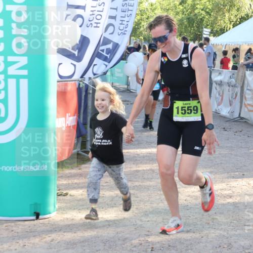 07.09.2025 - 19. Norderstedt Triathlon Luisa Fischer http://msf.ph/oto/8739515 07.09.2025 16:50:58 Ziel 1061, 1424, 1559, 1562 meine-sportfotos.de