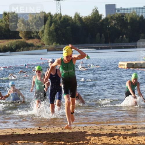 07.09.2025 - 19. Norderstedt Triathlon Luisa Fischer http://msf.ph/oto/8739559 07.09.2025 09:29:35 Schwimmen 554, 562, 563, 567, 572, 587, 588, 591, 595, 604, 606, 609, 613, 618, 619, 629 meine-sportfotos.de