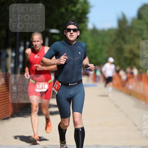 07.09.2025 - 19. Norderstedt Triathlon Michael Strokosch http://msf.ph/oto/8739588 07.09.2025 13:06:10 Laufen 811, 1216, 1366 meine-sportfotos.de