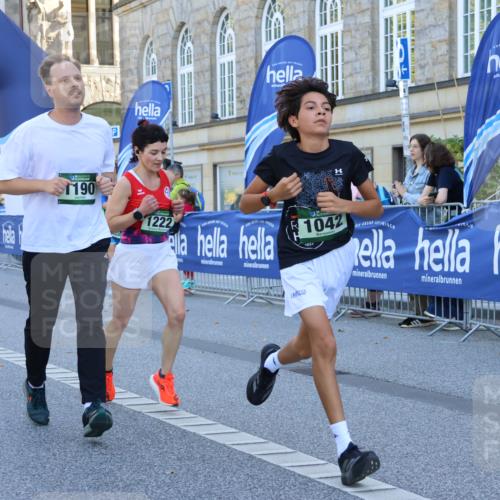 07.09.2025 - BARMER Alsterlauf Strokosch-Dieckow http://msf.ph/oto/8739589 07.09.2025 11:42:53 Ziel 1123, 1126, 1127, 1158, 1164, 1243, 4055, 8324, 8464 meine-sportfotos.de