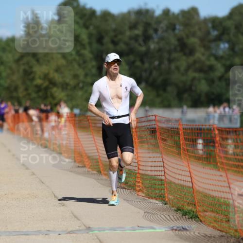 07.09.2025 - 19. Norderstedt Triathlon Michael Strokosch http://msf.ph/oto/8739710 07.09.2025 13:06:16 Laufen 272, 1366 meine-sportfotos.de
