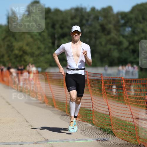 07.09.2025 - 19. Norderstedt Triathlon Michael Strokosch http://msf.ph/oto/8739744 07.09.2025 13:06:16 Laufen 272, 1366 meine-sportfotos.de