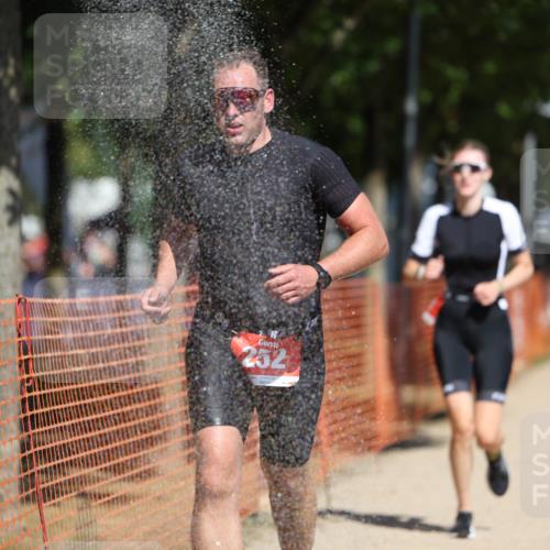 07.09.2025 - 19. Norderstedt Triathlon Michael Strokosch http://msf.ph/oto/8739902 07.09.2025 12:30:18 Laufen 252, 292, 1246 meine-sportfotos.de