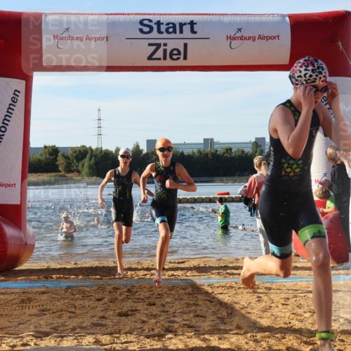 07.09.2025 - 19. Norderstedt Triathlon Luisa Fischer http://msf.ph/oto/8739907 07.09.2025 09:30:04 Schwimmen 568, 603, 607, 617, 625, 634 meine-sportfotos.de