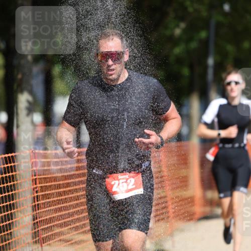 07.09.2025 - 19. Norderstedt Triathlon Michael Strokosch http://msf.ph/oto/8739915 07.09.2025 12:30:19 Laufen 252, 292 meine-sportfotos.de