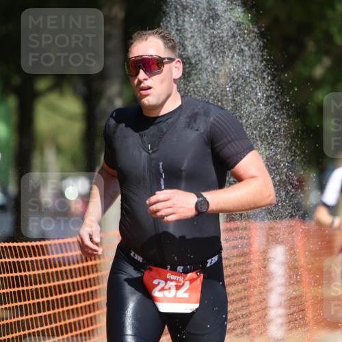 07.09.2025 - 19. Norderstedt Triathlon Michael Strokosch http://msf.ph/oto/8739939 07.09.2025 12:30:19 Laufen 252, 292 meine-sportfotos.de