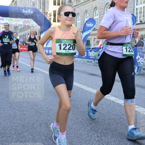 07.09.2025 - BARMER Alsterlauf Strokosch-Dieckow http://msf.ph/oto/8739975 07.09.2025 11:42:39 Ziel 1067, 1068, 1102, 1158, 1164, 1257, 1260, 8241, 8324, 8464, 8472 meine-sportfotos.de