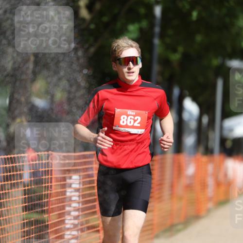 07.09.2025 - 19. Norderstedt Triathlon Michael Strokosch http://msf.ph/oto/8740043 07.09.2025 11:51:54 Laufen 862, 1170, 1206 meine-sportfotos.de