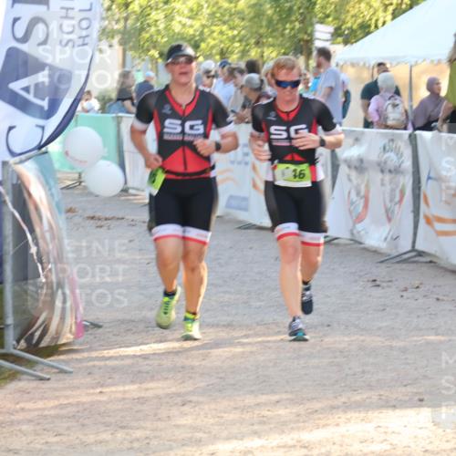 07.09.2025 - 19. Norderstedt Triathlon Luisa Fischer http://msf.ph/oto/8740048 07.09.2025 16:52:39 Ziel 445, 446 meine-sportfotos.de