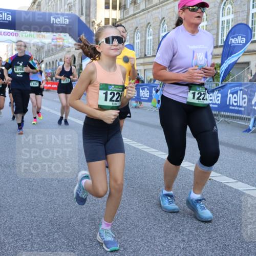 07.09.2025 - BARMER Alsterlauf Strokosch-Dieckow http://msf.ph/oto/8740060 07.09.2025 11:42:39 Ziel 1067, 1068, 1102, 1158, 1164, 1257, 1260, 8241, 8324, 8464, 8472 meine-sportfotos.de