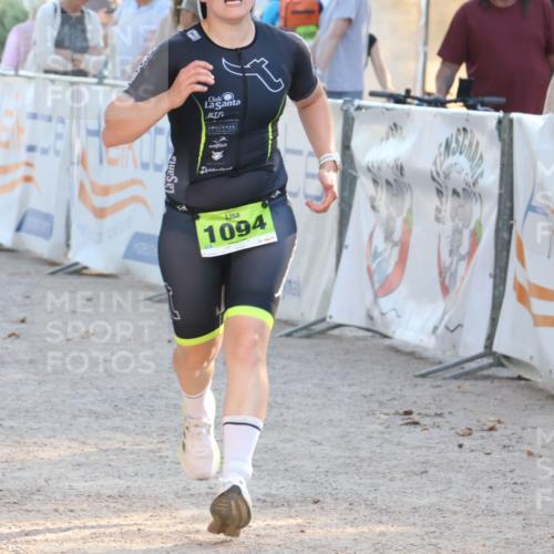 07.09.2025 - 19. Norderstedt Triathlon Luisa Fischer http://msf.ph/oto/8740140 07.09.2025 16:52:47 Ziel 445, 446, 1094 meine-sportfotos.de
