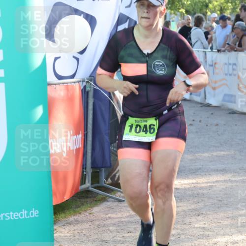07.09.2025 - 19. Norderstedt Triathlon Luisa Fischer http://msf.ph/oto/8740207 07.09.2025 16:52:56 Ziel 1046, 1094 meine-sportfotos.de