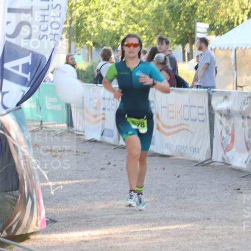 07.09.2025 - 19. Norderstedt Triathlon Luisa Fischer http://msf.ph/oto/8740243 07.09.2025 16:53:00 Ziel 1046, 1078 meine-sportfotos.de