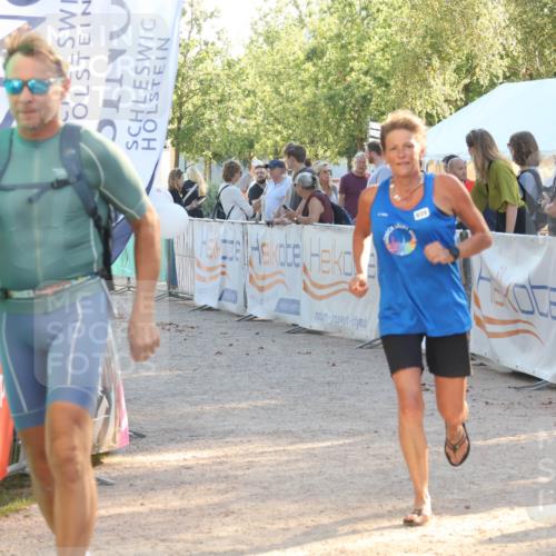 07.09.2025 - 19. Norderstedt Triathlon Luisa Fischer http://msf.ph/oto/8740401 07.09.2025 16:53:13 Ziel 939, 943, 1632 meine-sportfotos.de