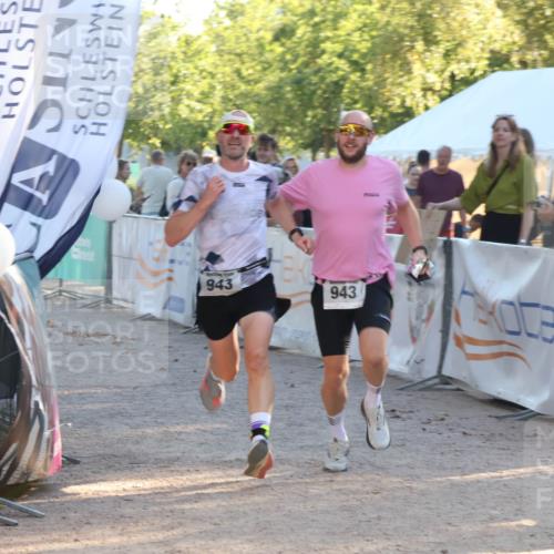 07.09.2025 - 19. Norderstedt Triathlon Luisa Fischer http://msf.ph/oto/8740429 07.09.2025 16:53:16 Ziel 939, 943, 1632 meine-sportfotos.de